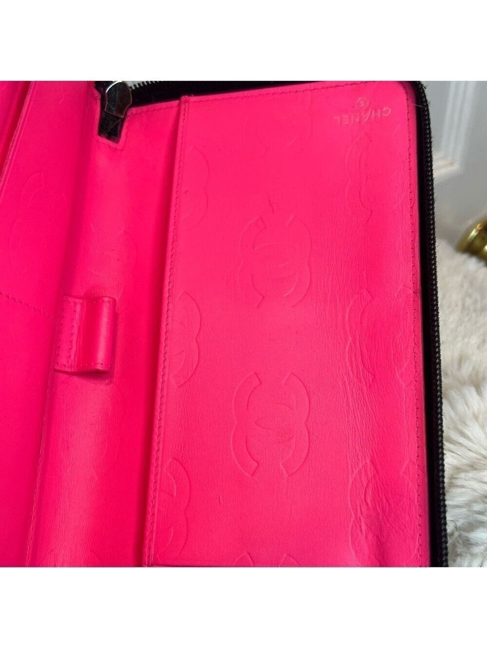 ❤️CHANEL BLACK QUILTED LEATHER LIGNE CAMBON YEN WALLET BLACK/PINK - Picture 13 of 16